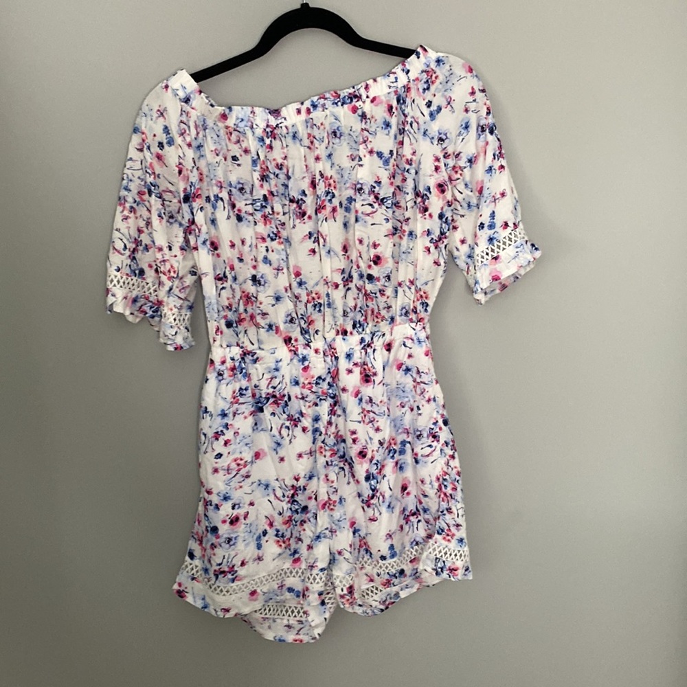 NWT Ardene Floral Romper (size medium)